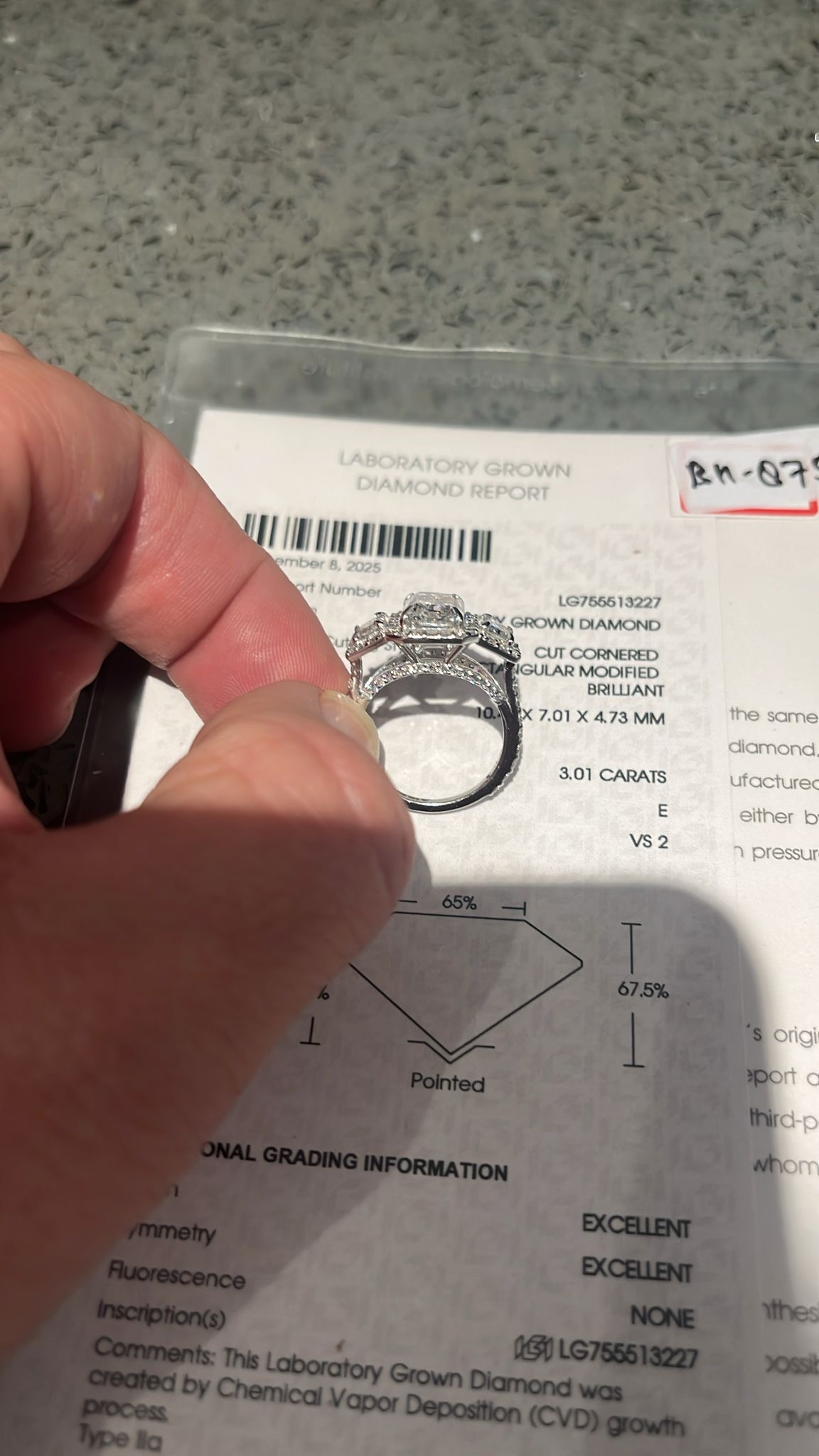 Bespoke laboratory-grown diamond ring with its grading report